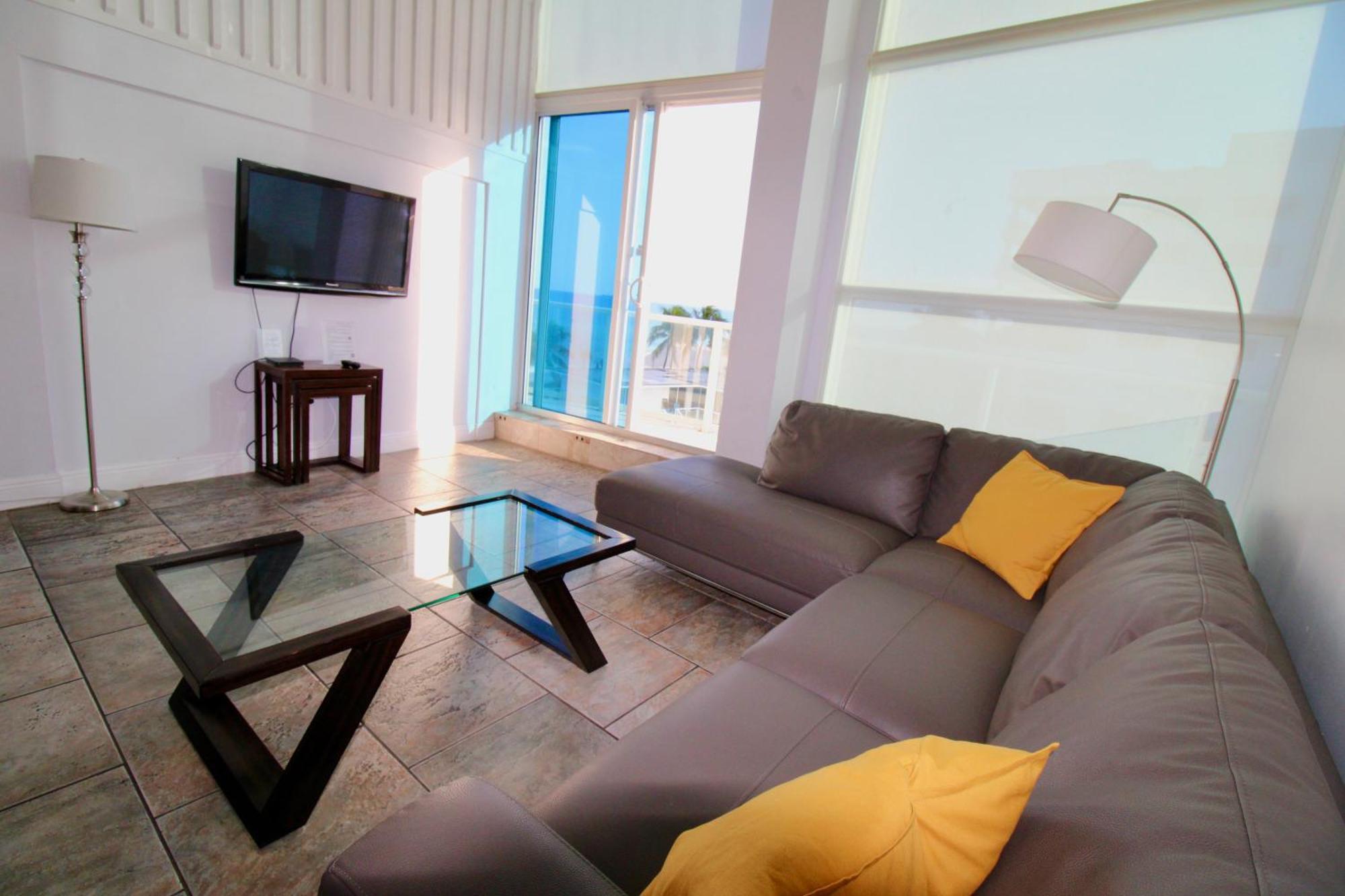 Castle M16 Oceanview Loft With Beach Access, Pool, Tennis And Free Parking! マイアミビーチ エクステリア 写真