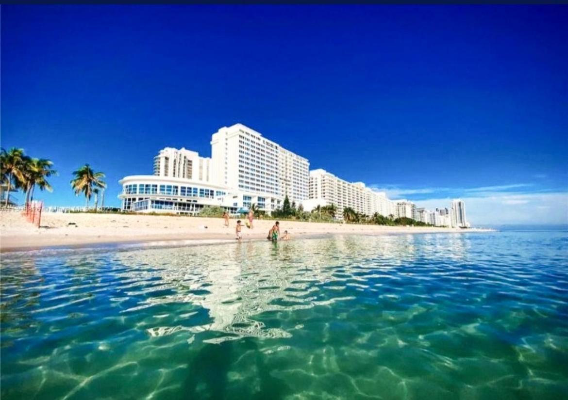 Castle M16 Oceanview Loft With Beach Access, Pool, Tennis And Free Parking! マイアミビーチ エクステリア 写真